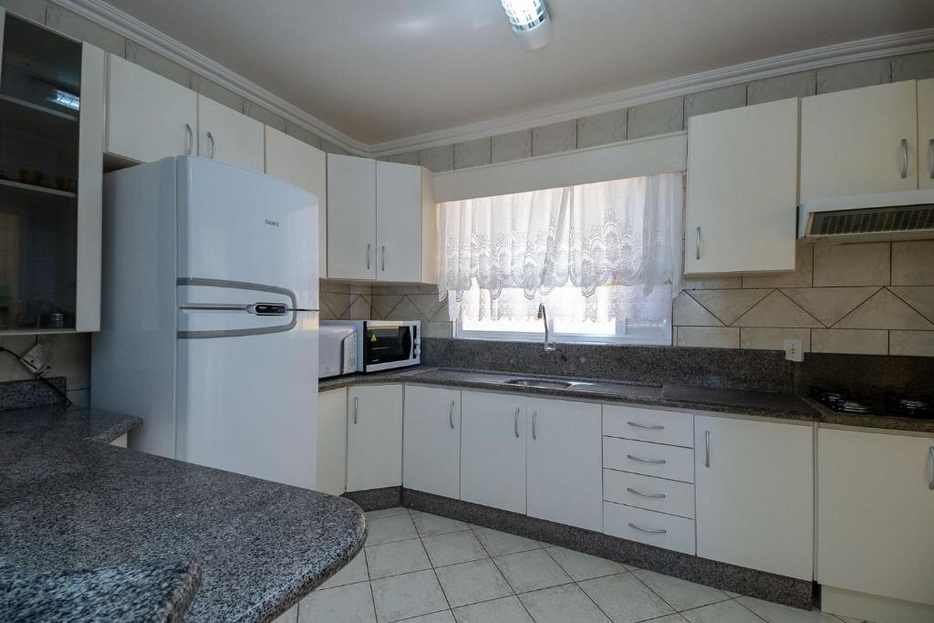  Aluguel Apartamento 3 quartos s 1 suíte 100m Mar Bombas SC