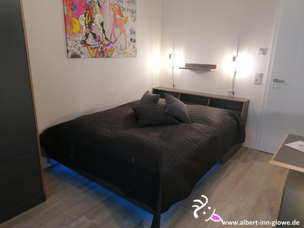Postel nebo postele na pokoji v ubytování Albert-INN-Glowe - barrierefrei & 3 Schlafzimmer & Coworking & Strandkorb-saisonal & Sauna im Haus & Fahrräder