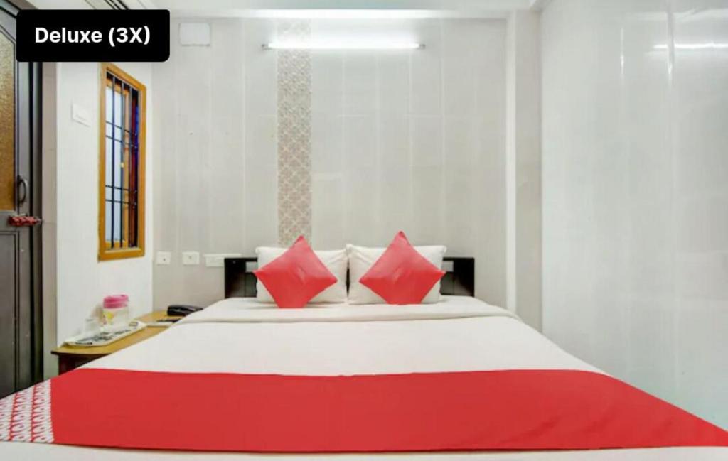 Postel nebo postele na pokoji v ubytování Silver Cloud Hotel Sholinganallur