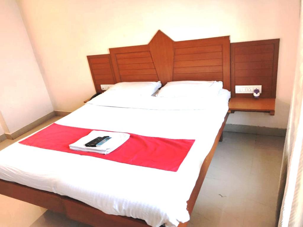Postel nebo postele na pokoji v ubytování Silver Cloud Hotel Sholinganallur