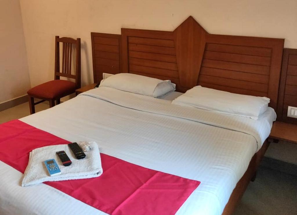 Postel nebo postele na pokoji v ubytování Silver Cloud Hotel Sholinganallur