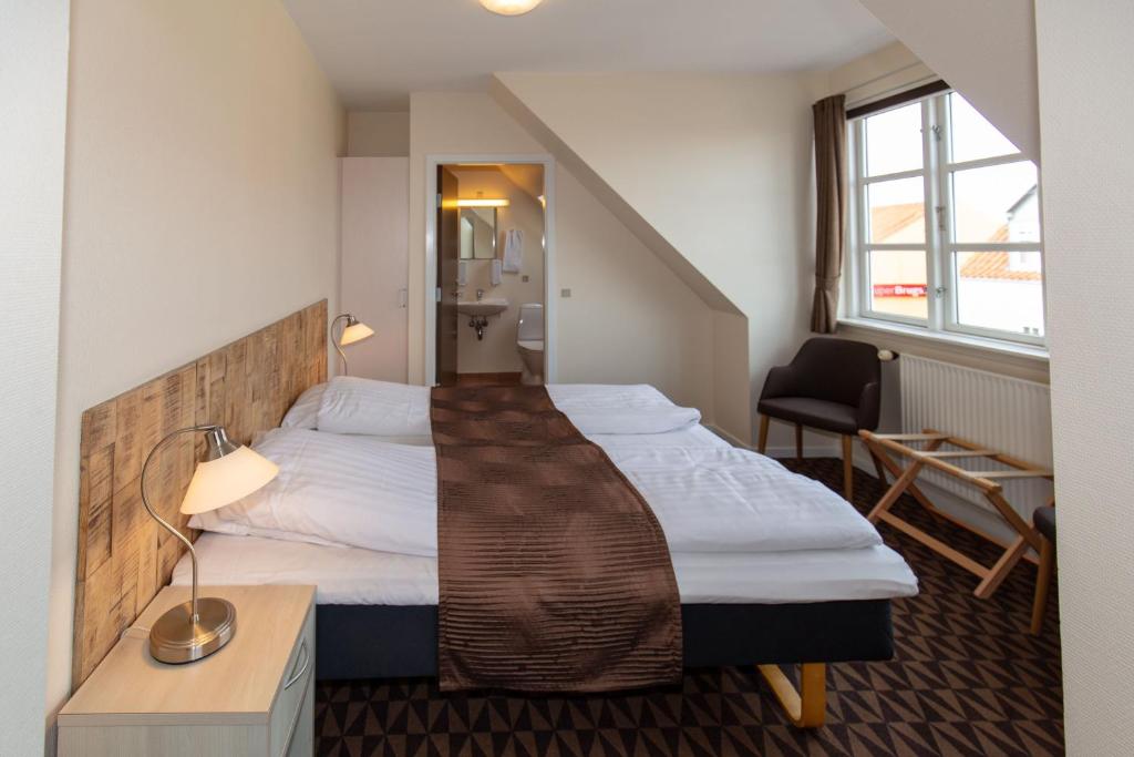 Posteľ alebo postele v izbe v ubytovaní Foldens Hotel