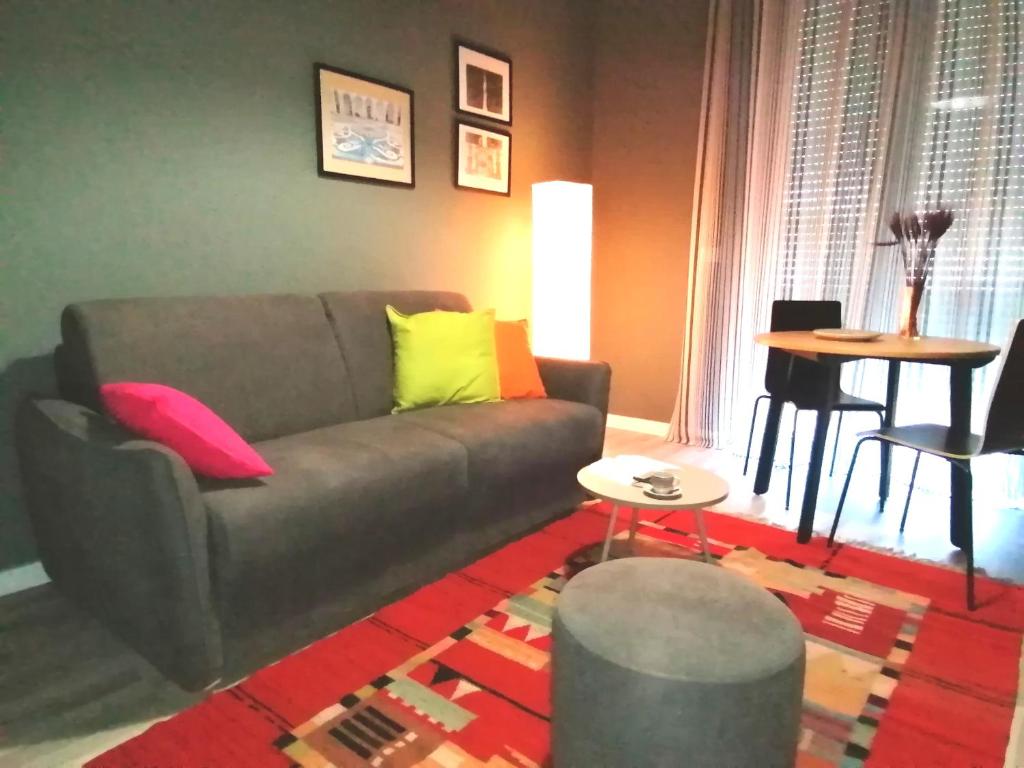 Area tempat duduk di INNER CITY de Luxe Apartment