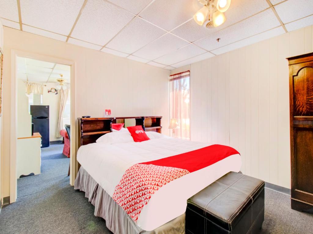 a bedroom with a large bed with red pillows at OYO Hotel Drumright I-44 OK in Drumright