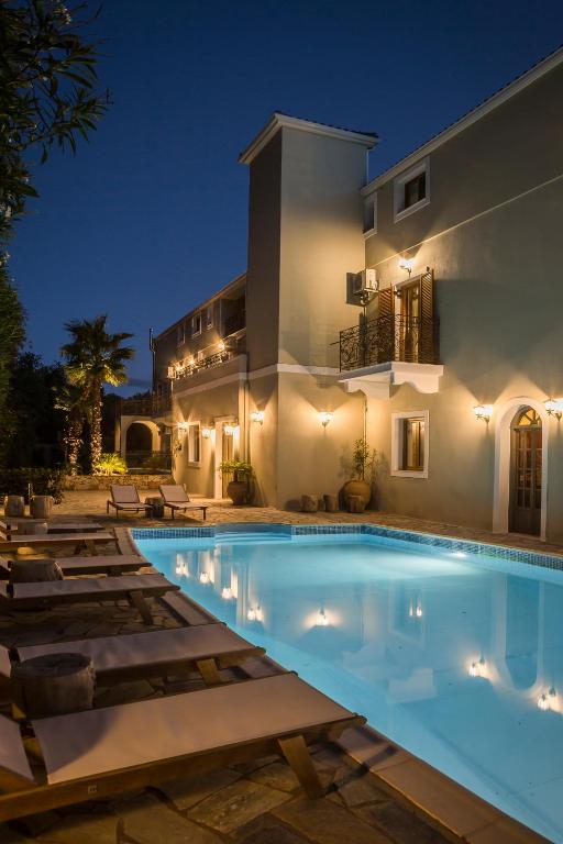Bazén v ubytování La Signora Hotel nebo v jeho okolí