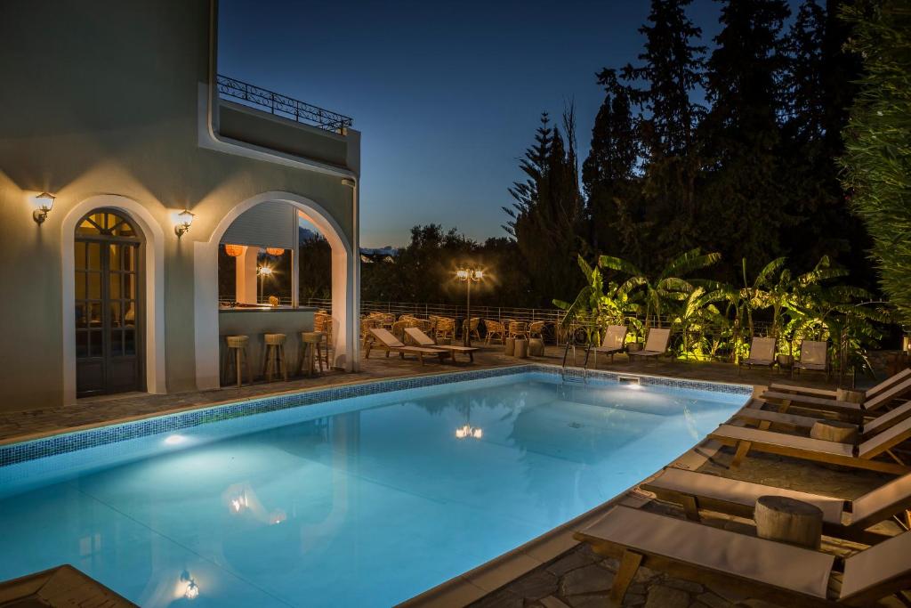 Bazén v ubytování La Signora Hotel nebo v jeho okolí