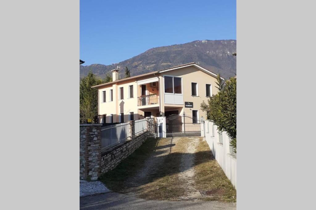 Nespecifikovaný výhled na hory nebo výhled na hory při pohledu z apartmánu