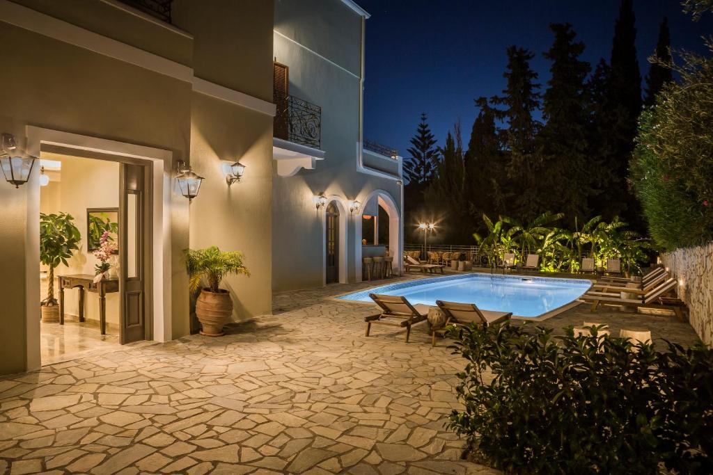 Bazén v ubytování La Signora Hotel nebo v jeho okolí