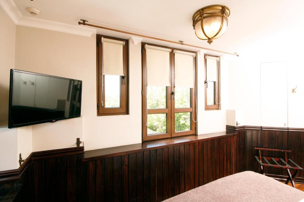 TV a/nebo společenská místnost v ubytování Hotel Boutique Castillo Rojo