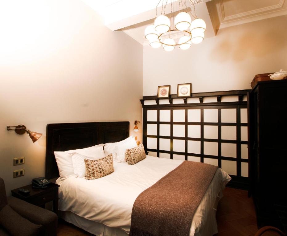 Postel nebo postele na pokoji v ubytování Hotel Boutique Castillo Rojo