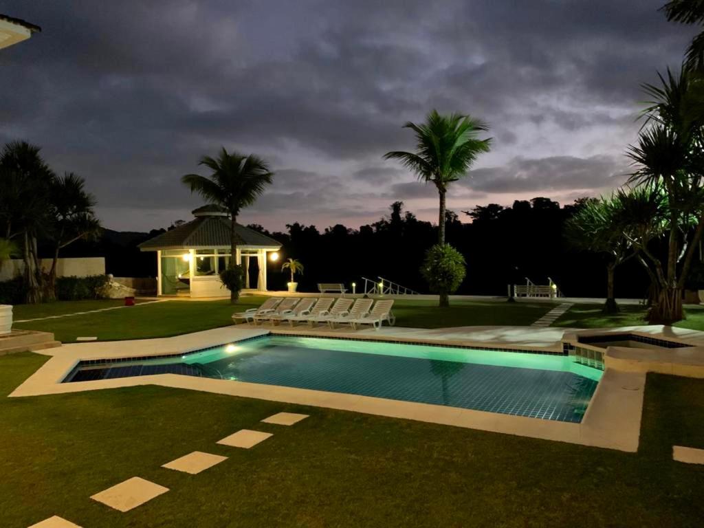  Mansão a beira mar Guarujá
