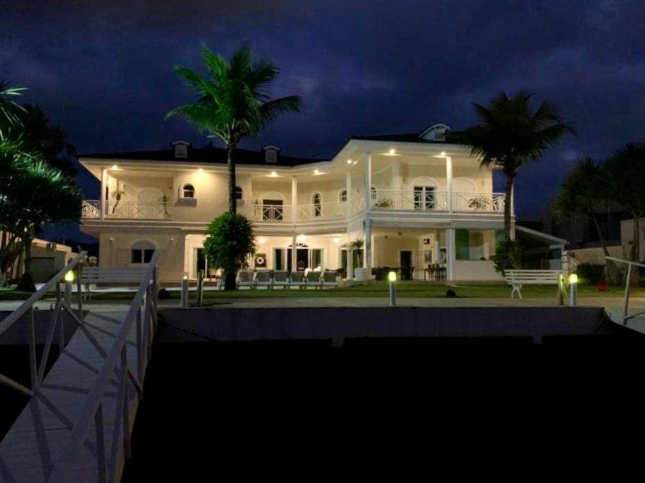  Mansão a beira mar Guarujá