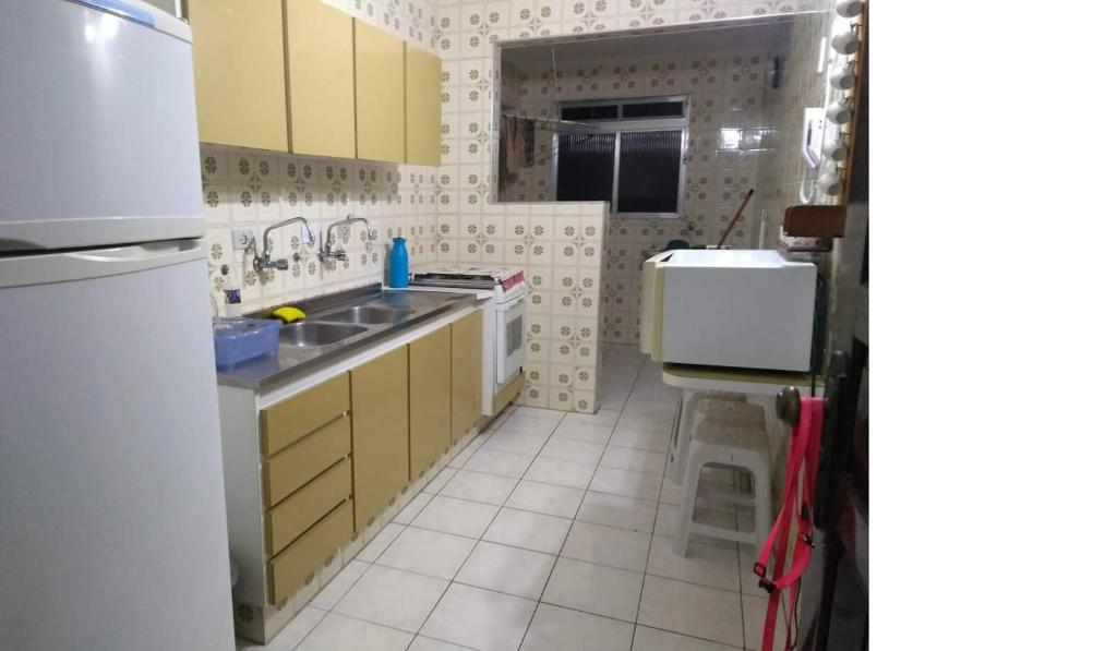  Ótimo apartamento uma quadra da praia da enseada