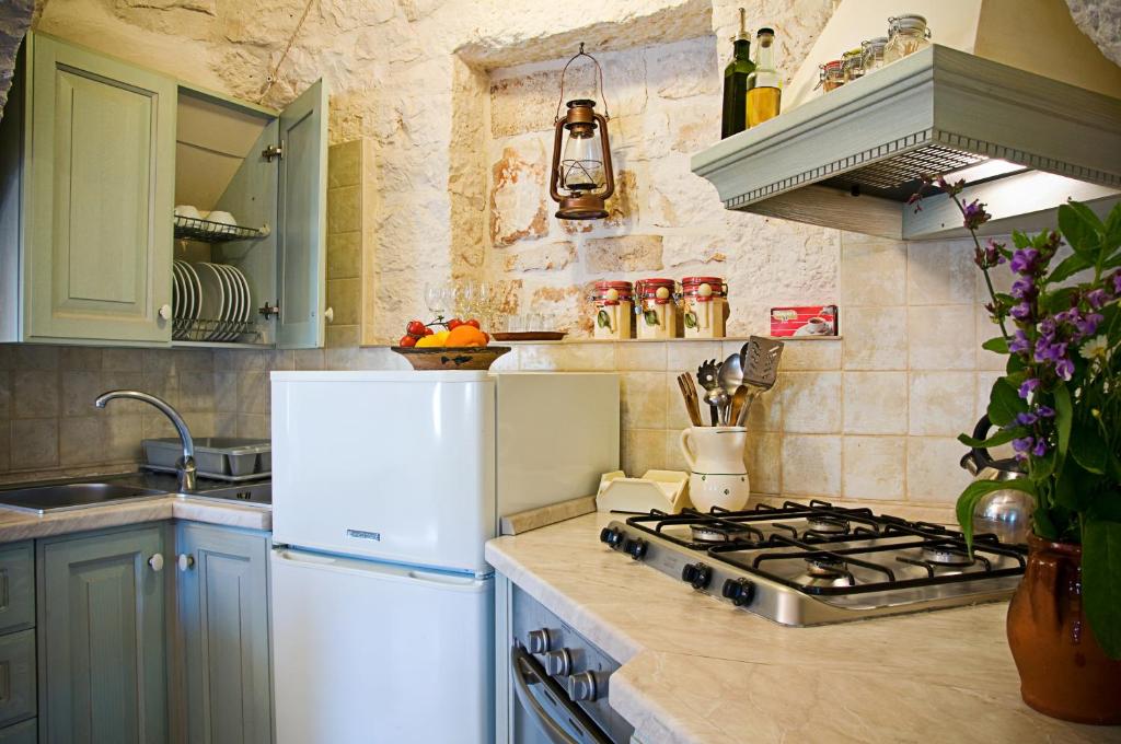 Kuchyň nebo kuchyňský kout v ubytování Trulli Il Castagno