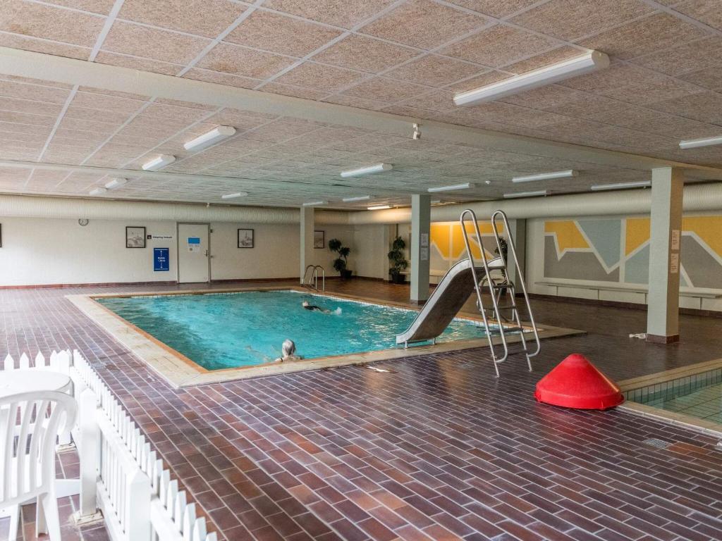 Bazén v ubytování Holiday home Fanø CXXIII nebo v jeho okolí