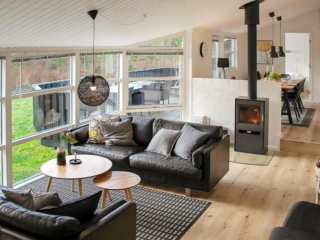 Posezení v ubytování 10 person holiday home in Jerup-By Traum