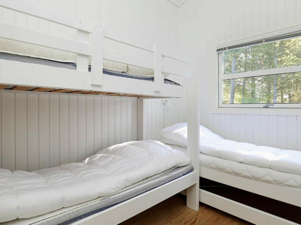Postel nebo postele na pokoji v ubytování 10 person holiday home in Jerup-By Traum