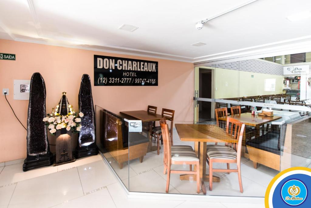  Don Charleaux Hotel