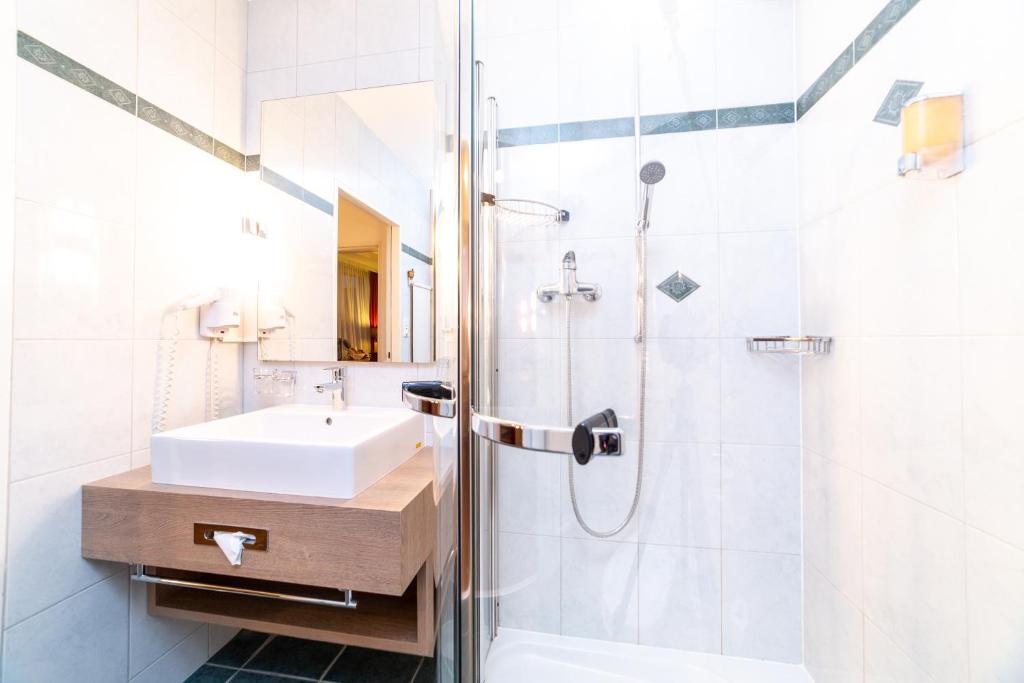 Koupelna v ubytování Hotel Alexander