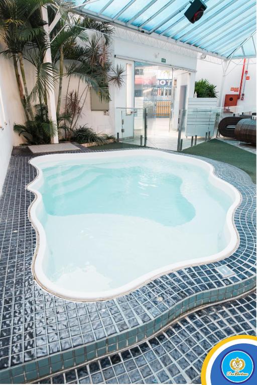  Don Charleaux Hotel