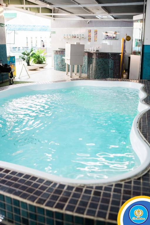  Don Charleaux Hotel
