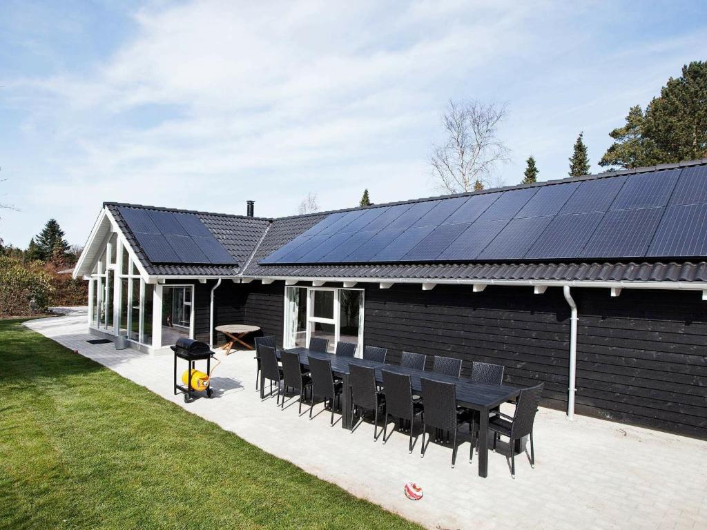 una casa con pannelli solari sul tetto di 14 person holiday home in Hornb k a Hornbæk