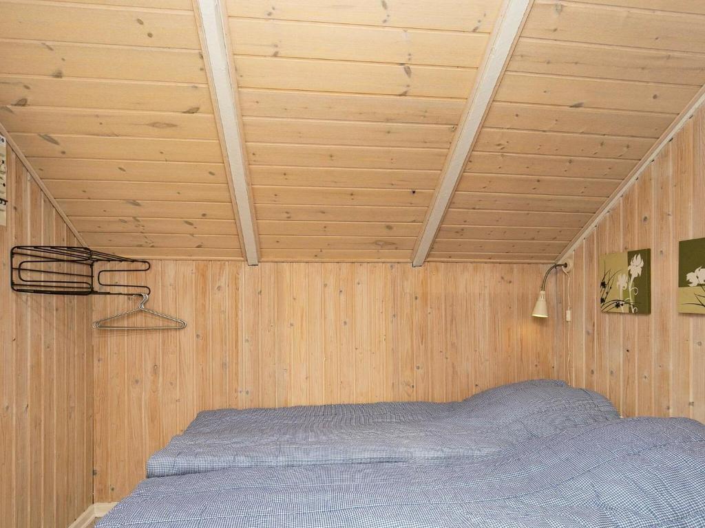Postel nebo postele na pokoji v ubytování 4 person holiday home in Oksbøl-By Traum