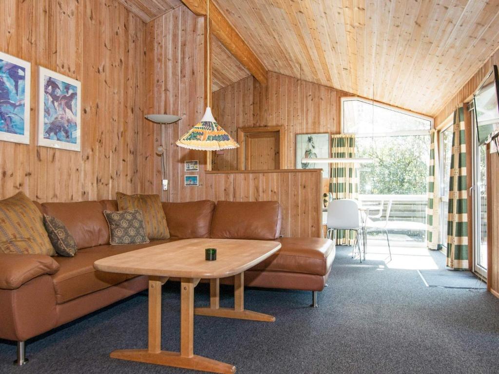 Posezení v ubytování 6 person holiday home in Fanø-By Traum