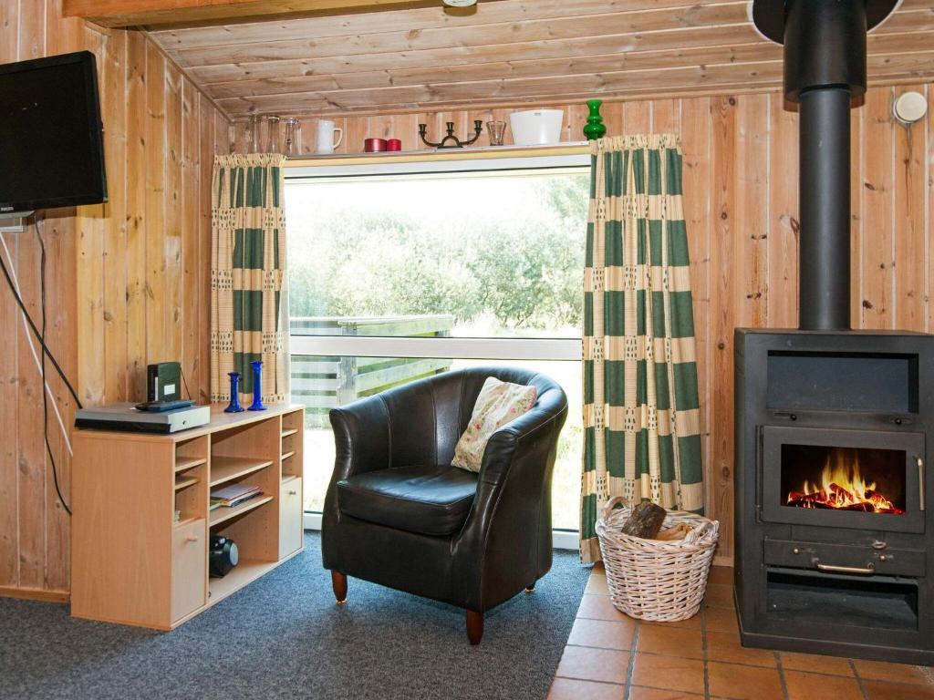 Posezení v ubytování 6 person holiday home in Fanø-By Traum