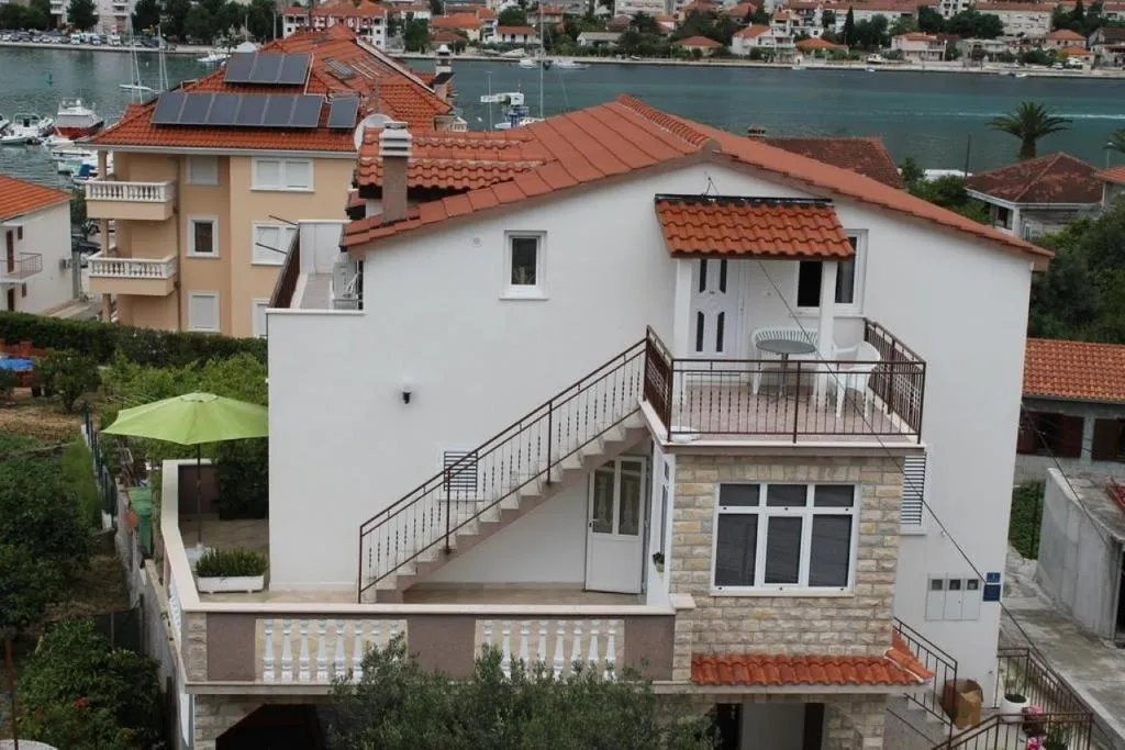 Apartment Maris - great location & parking, Trogir, Croaţia