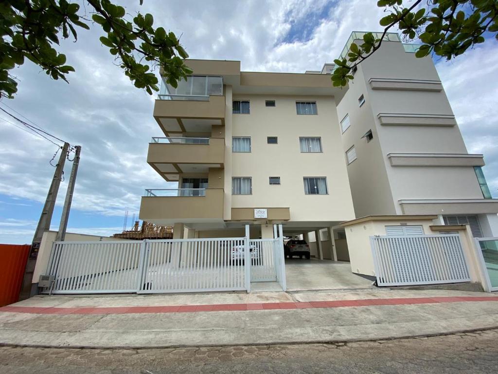  Apartamento na Praia de Palmas Residencial Solar Tabita