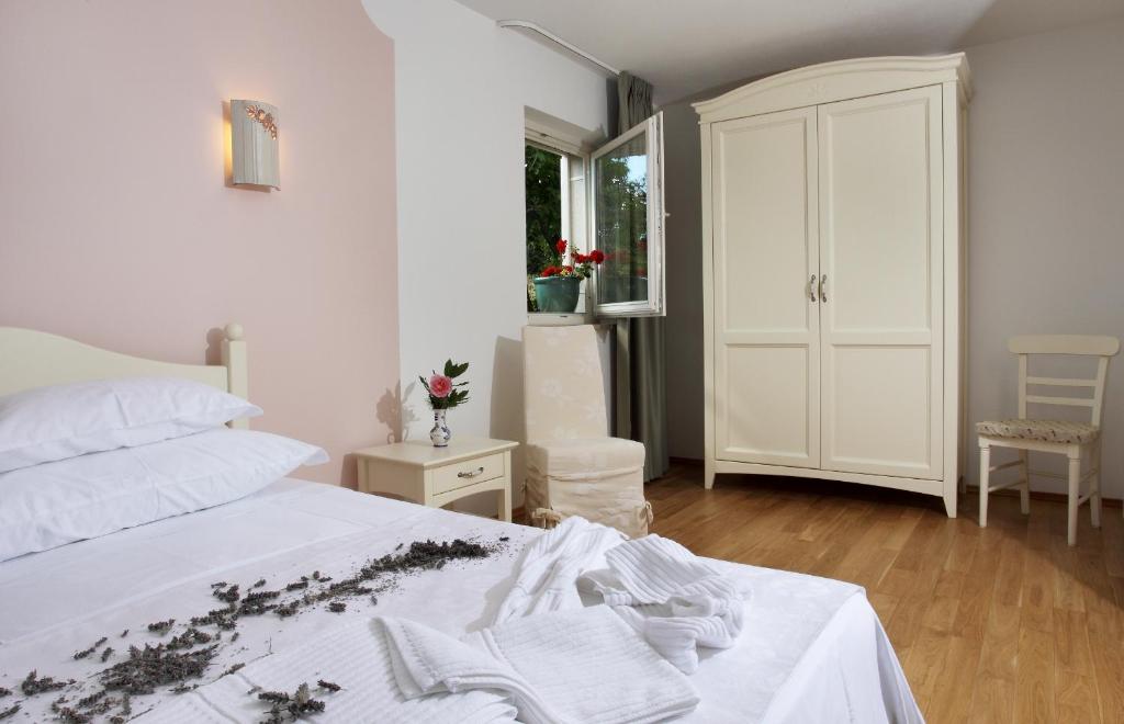 Postel nebo postele na pokoji v ubytování VILLA STEFANIJA small Boutique hotel&restaurant