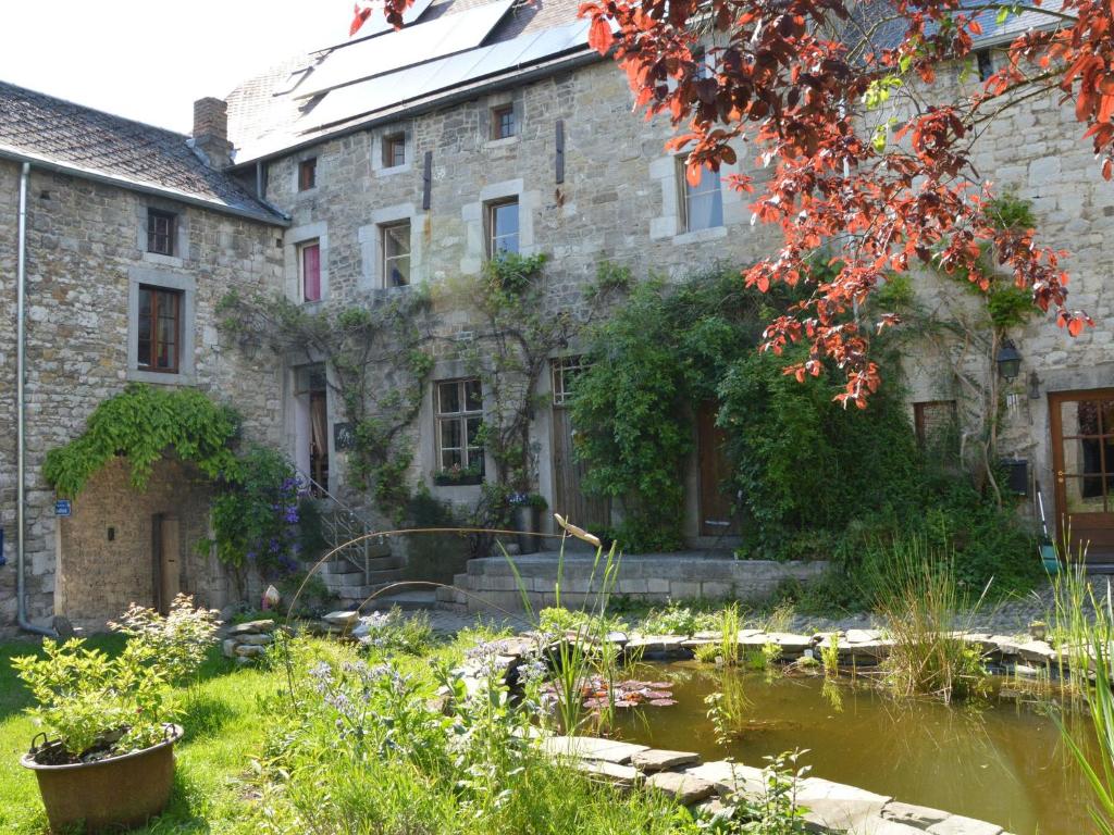 Zdjęcie z galerii obiektu Enchanting Cottage with Terrace Garden w mieście Hamoir