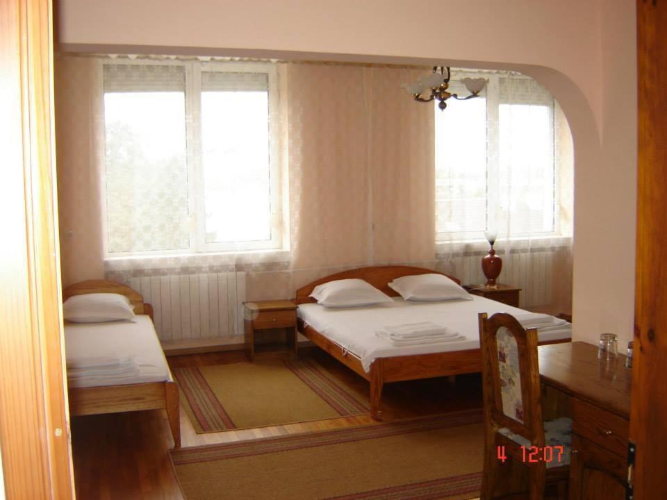Kanclera Hotel - Habitación Doble Con Cama Extra