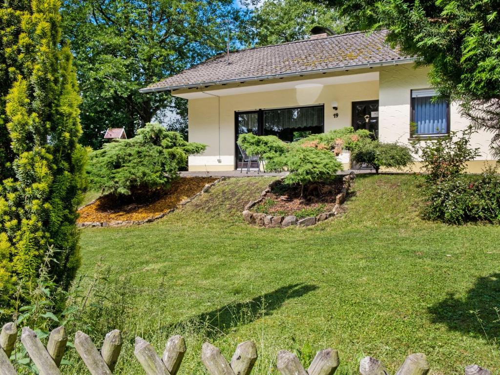 FeusdorfにあるIdyllic Bungalow in Feusdorf with by the Forestのギャラリーの写真