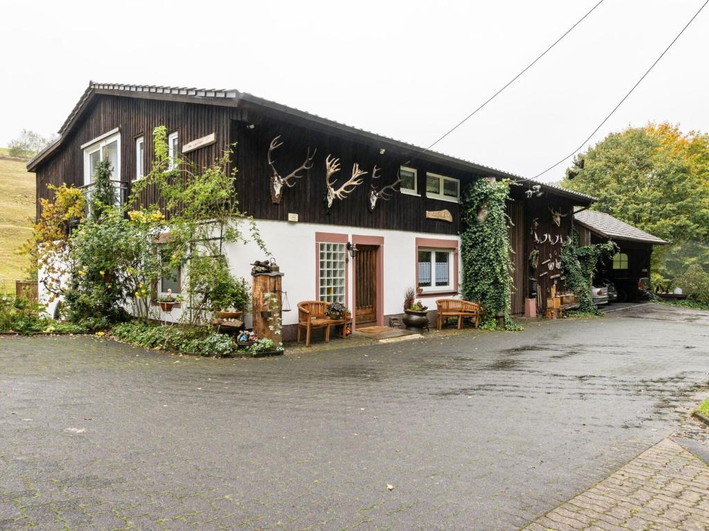 Gallery image of A holiday home for 2 persons in a deer park in Oberveischede