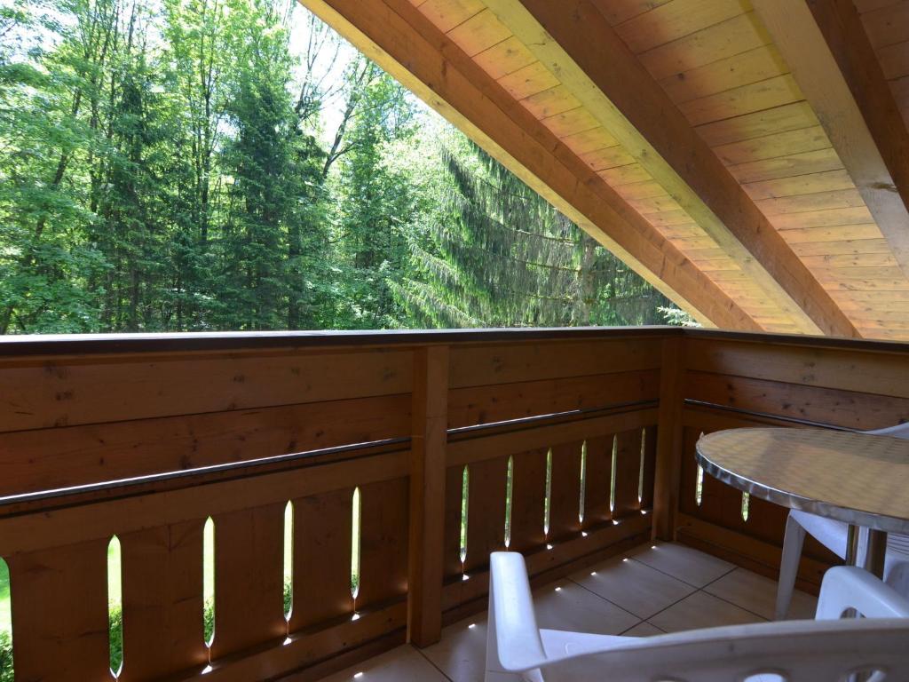 Ein Balkon oder eine Terrasse in der Unterkunft Charming Apartment in Sch nau am K nigsee with Barbecue