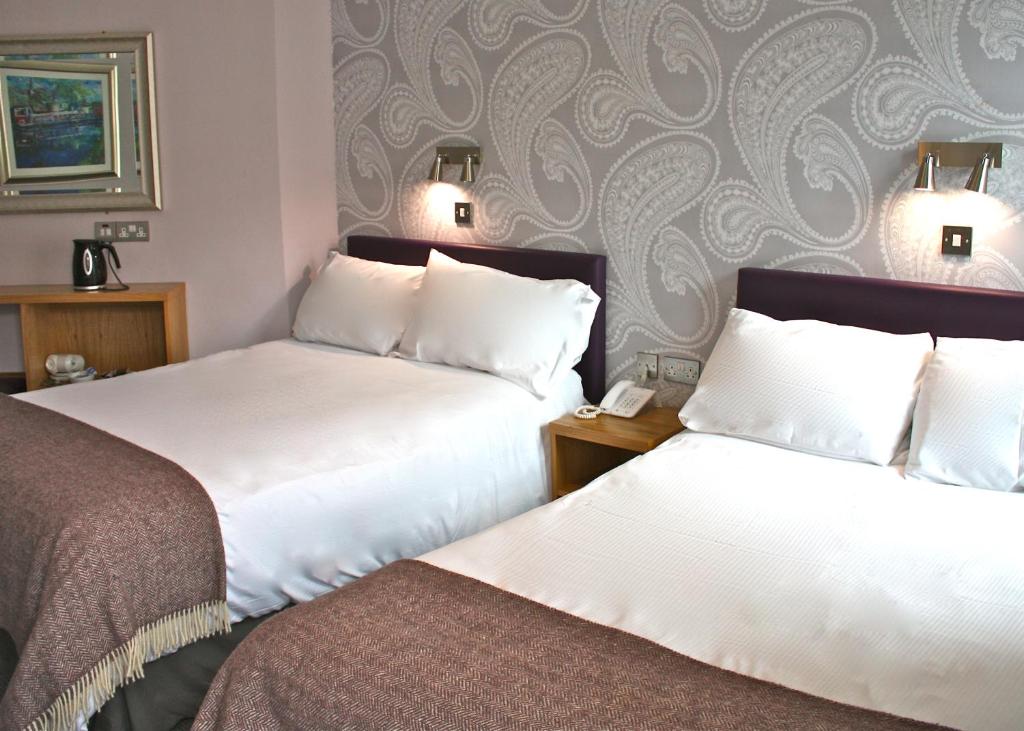 Postel nebo postele na pokoji v ubytování Jackson Court Hotel