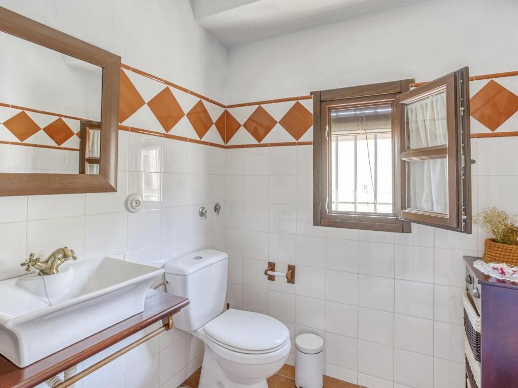 Łazienka w obiekcie Villa in Carcabuey near Sierras Subbeticas Park