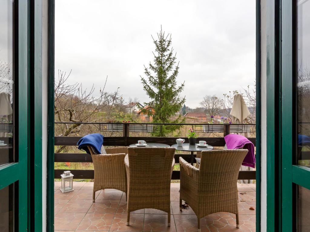 Balkón nebo terasa v ubytování Delightful Holiday Home with Garden