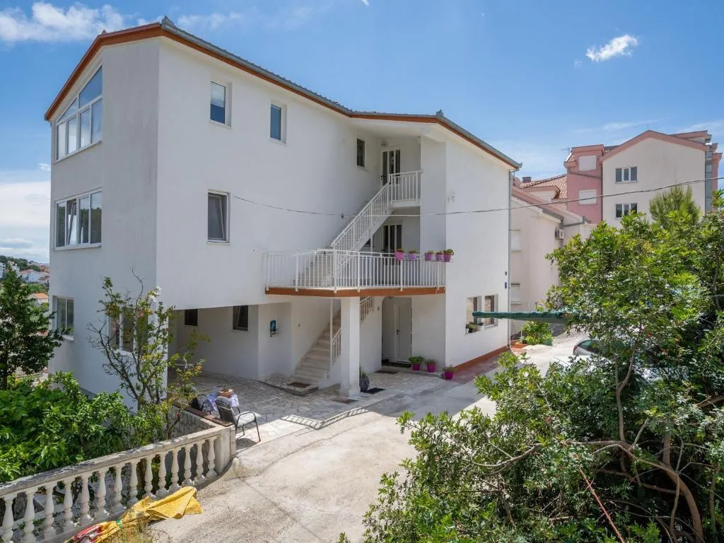 Apartment Lucija near Trogir, Trogir, Croaţia