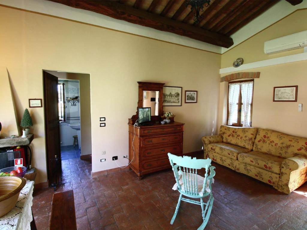 Posedenie v ubytovaní Cozy Countryside Cottage in Todi