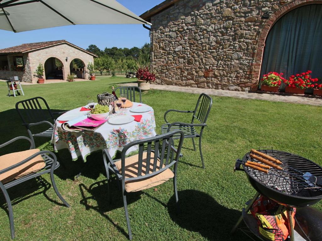 Vonkajšia záhrada v ubytovaní Elegant Apartment Retreat in Todi