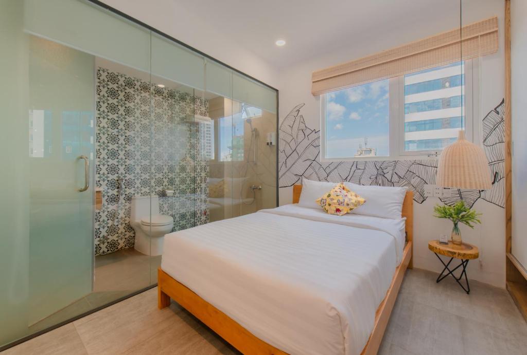 Postel nebo postele na pokoji v ubytování Shoho Hotel Nha Trang