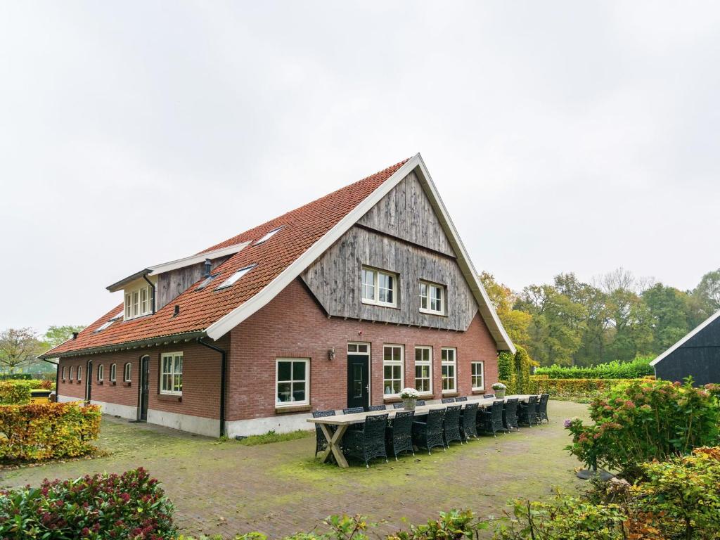 Das Gebäude in dem sich das Ferienhaus befindet