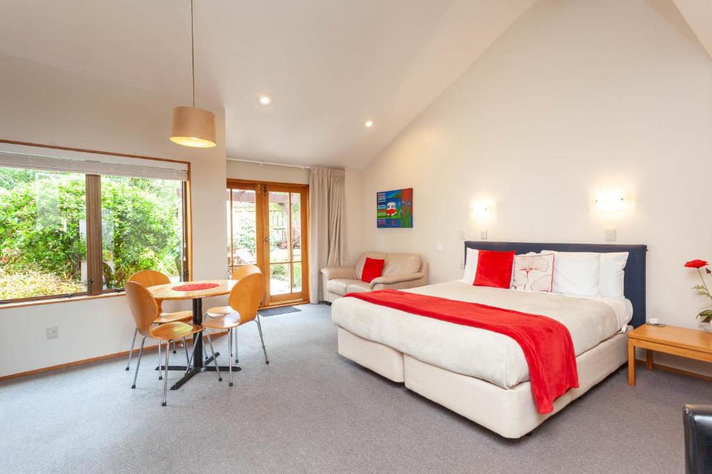 
Standard Family Unit (5 Guests)
