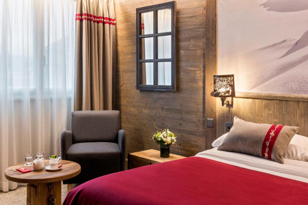 Postel nebo postele na pokoji v ubytování Edelweiss Manotel