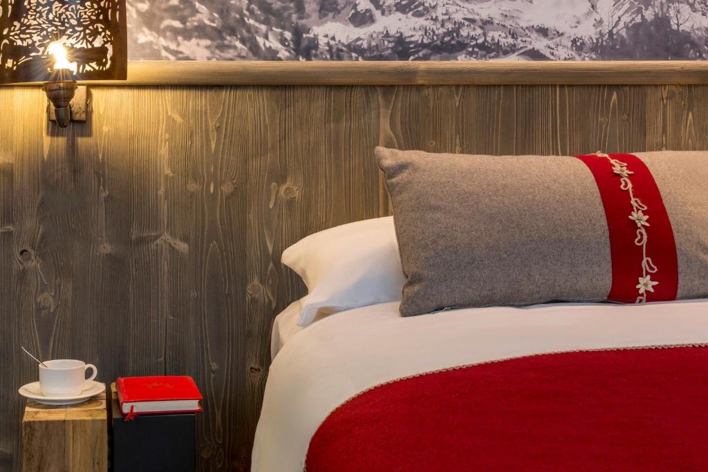 Postel nebo postele na pokoji v ubytování Edelweiss Manotel