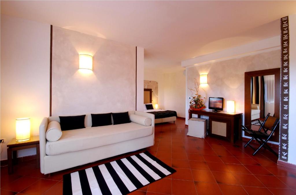 Postel nebo postele na pokoji v ubytování Cala Rosa Club Hotel