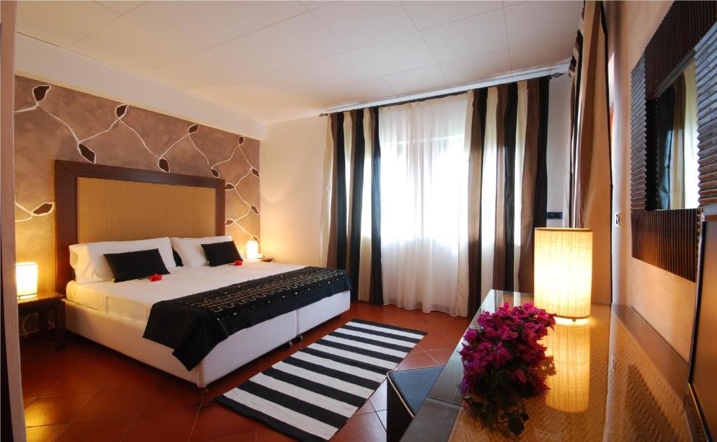 Postel nebo postele na pokoji v ubytování Cala Rosa Club Hotel